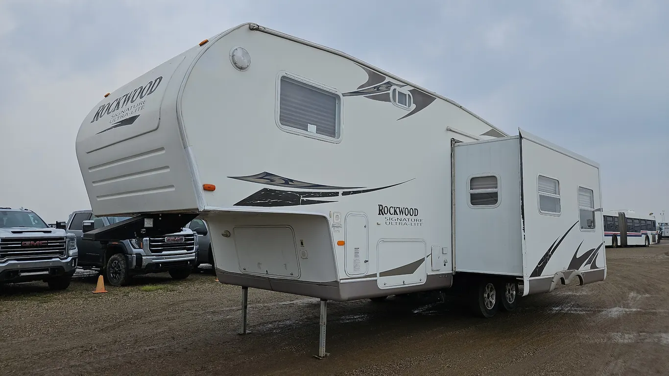2008 Forest River Rockwood 8281 SS T/A 5W