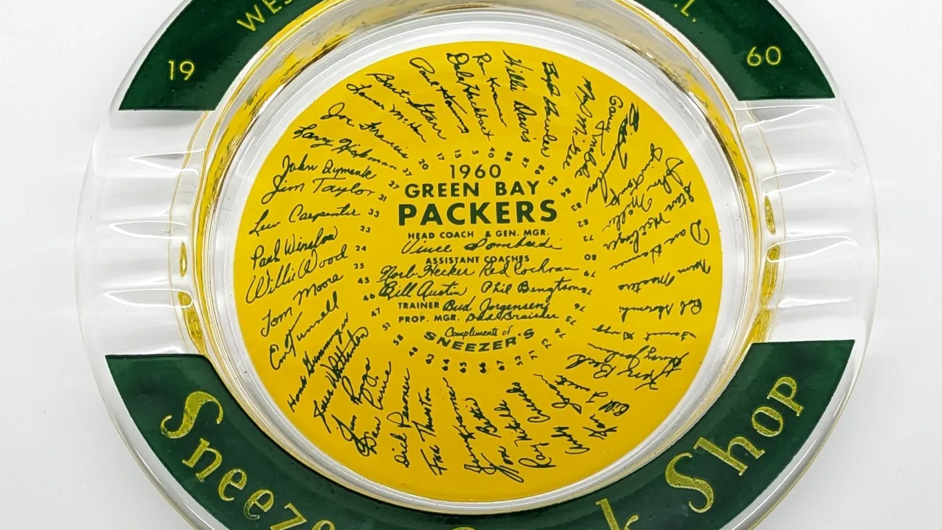 RARE 1960 GREEN BAY PACKERS FOOTBALL ASHTRAY SNEEZER'S SNACK SHOP (GREEN BAY WISCONSIN)