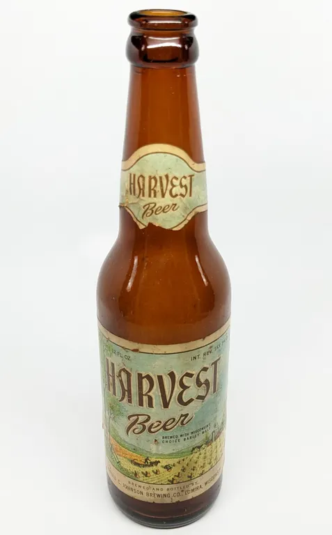 IRTP 12 OZ PAPER LABEL BOTTLE HARVEST BEER HAROLD C. JOHNSON BREWING LOMIRA WISCONSIN