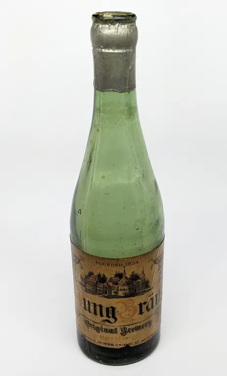 PRE PROHIBITION 12 1/2 OZ PAPER LABEL BOTTLE JUNG BRAU BEER MILWAUKEE WISCONSIN