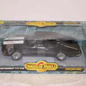 Oldsmobile 4-4-2 W-30 Model Car