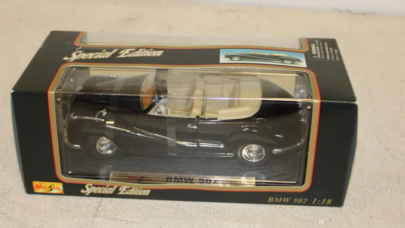 Maisto BMW 502 Model Car