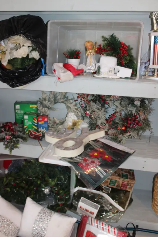 Christmas Décor & Wreaths