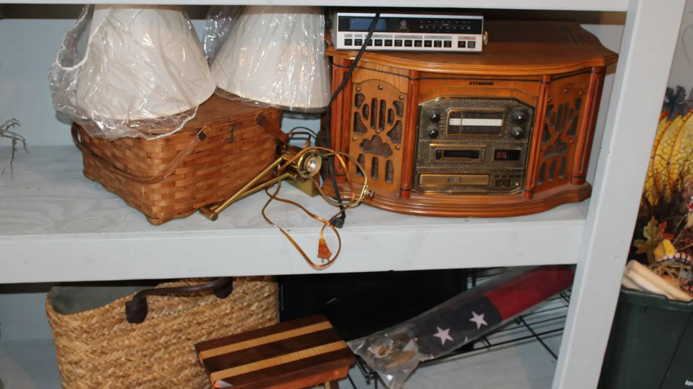Sylvania Stereo & Décor