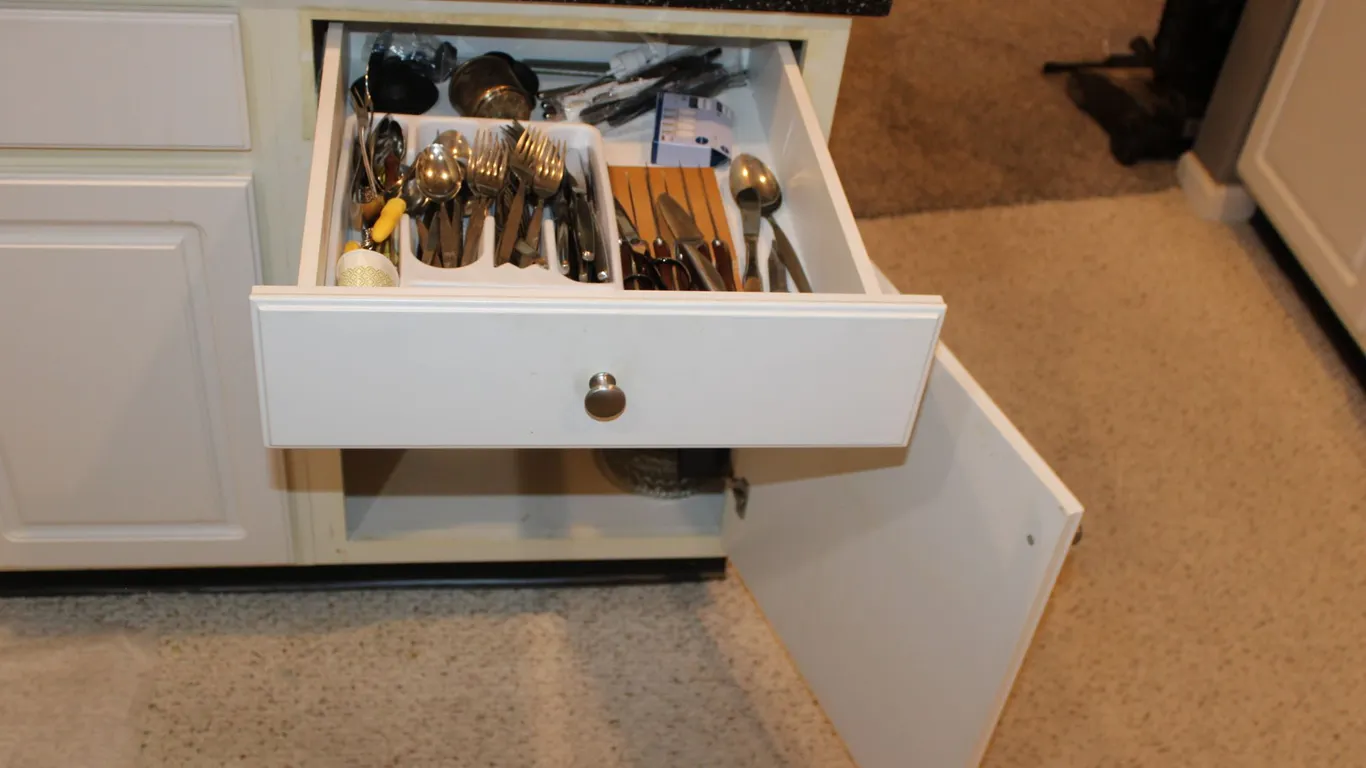 Flatware & Kitchen Utensils