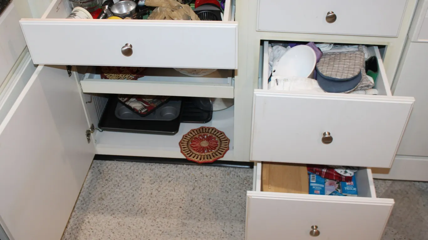 Kitchenware & Linens