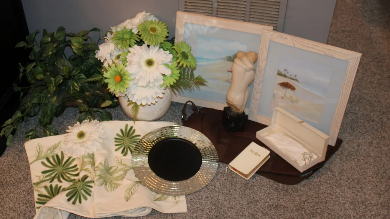 Art, Décor & Linens
