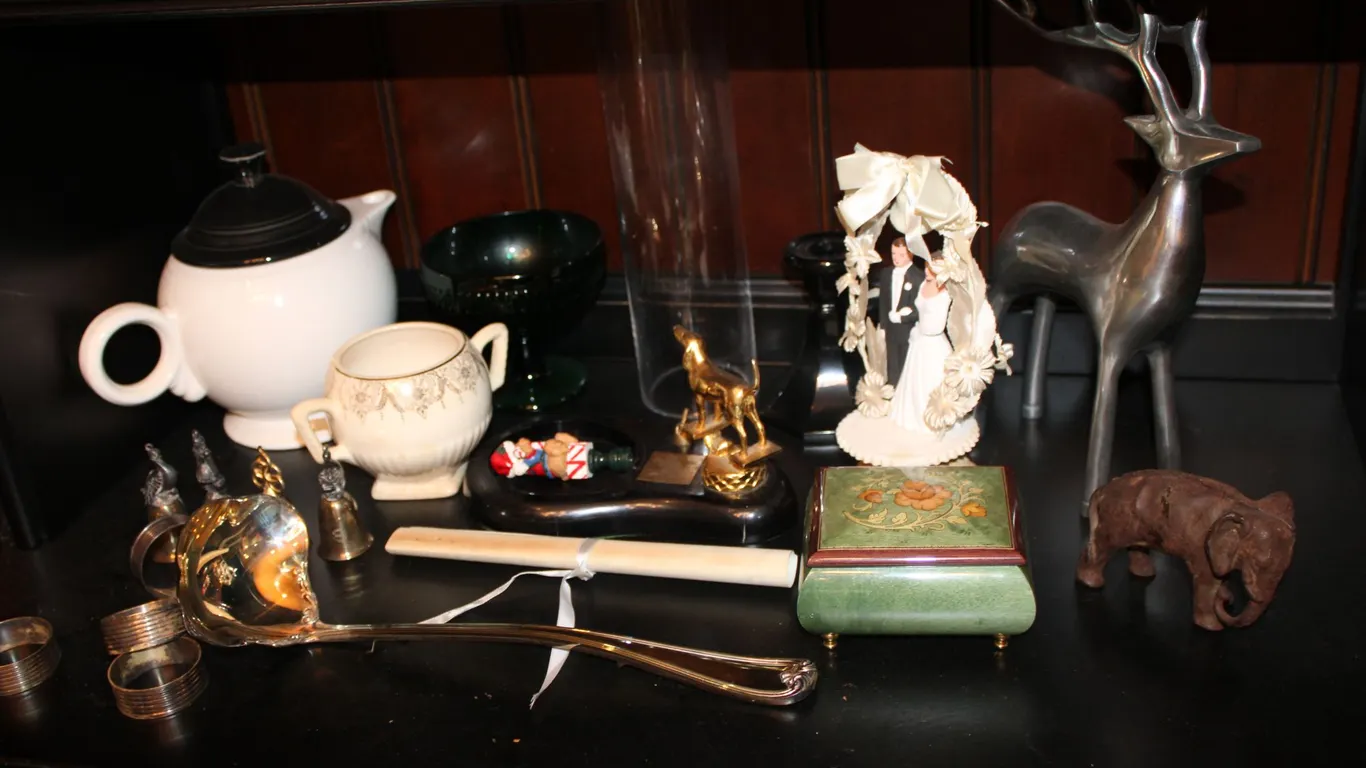 Teapot, Figurines & Décor