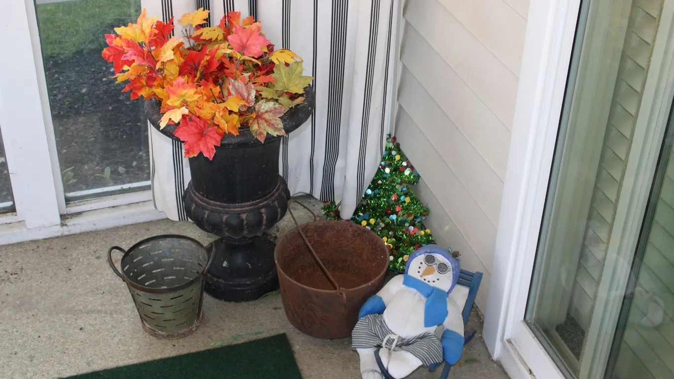 Planters & Seasonal Décor