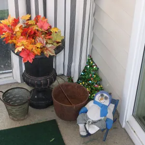Planters & Seasonal Décor