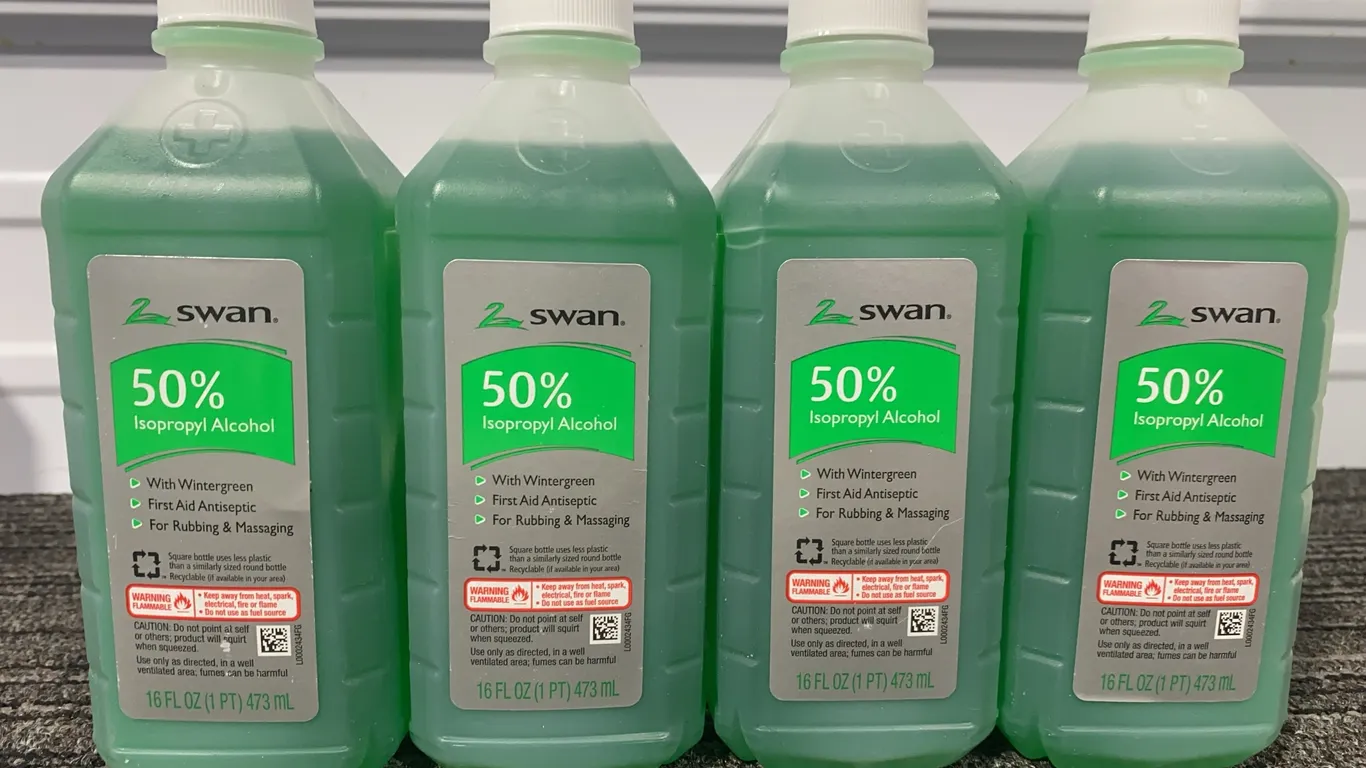 *NEW* 4 Swan 50% Isopropyl Alcohol with Wintergreen, 16 OZ Each - Best By: 9/2028