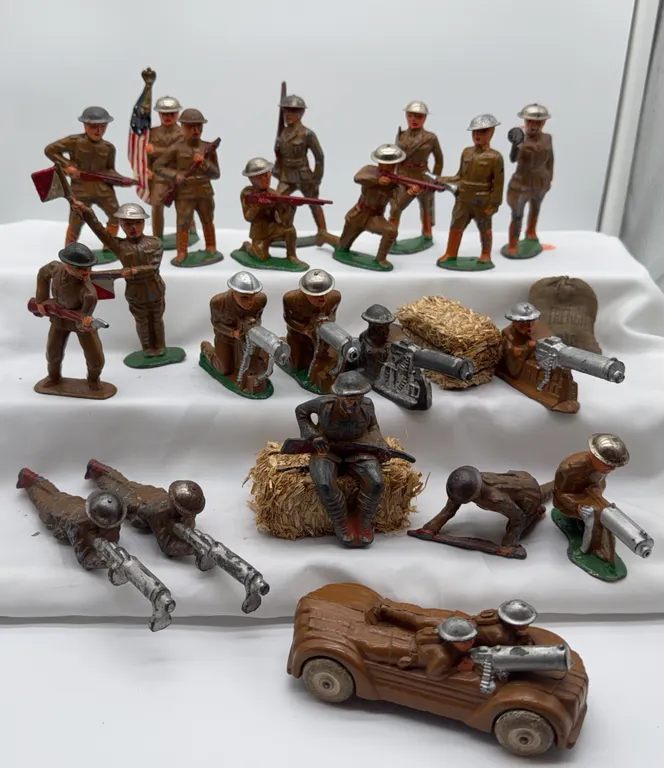 Vintage Metal Toy Soldiers with Machine Gun Crews, Staff Car & Accessories