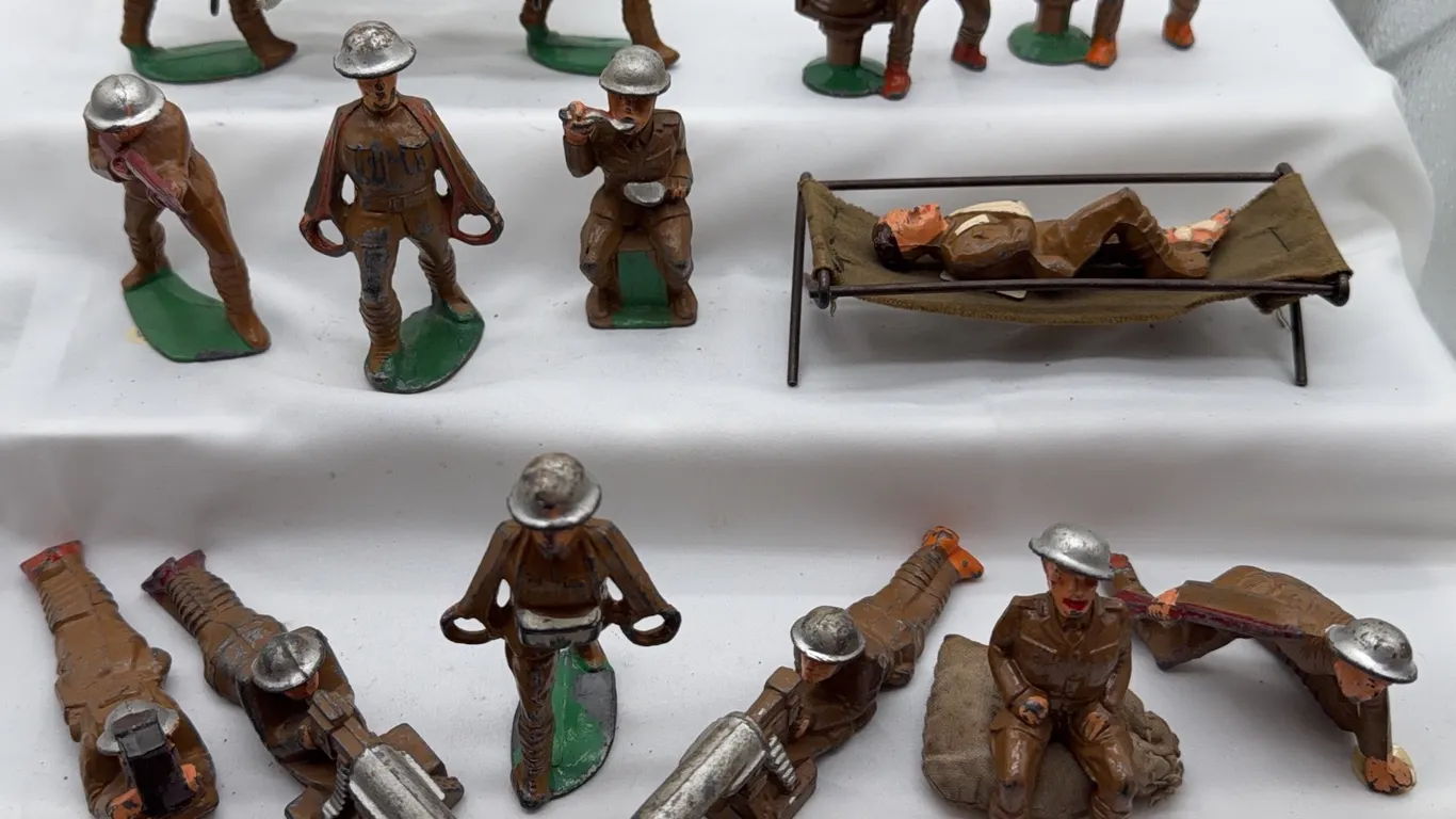 Vintage Metal Toy Soldiers Medical & Battlefield, Stretcher Bearers, Wounded & Machine Gunners