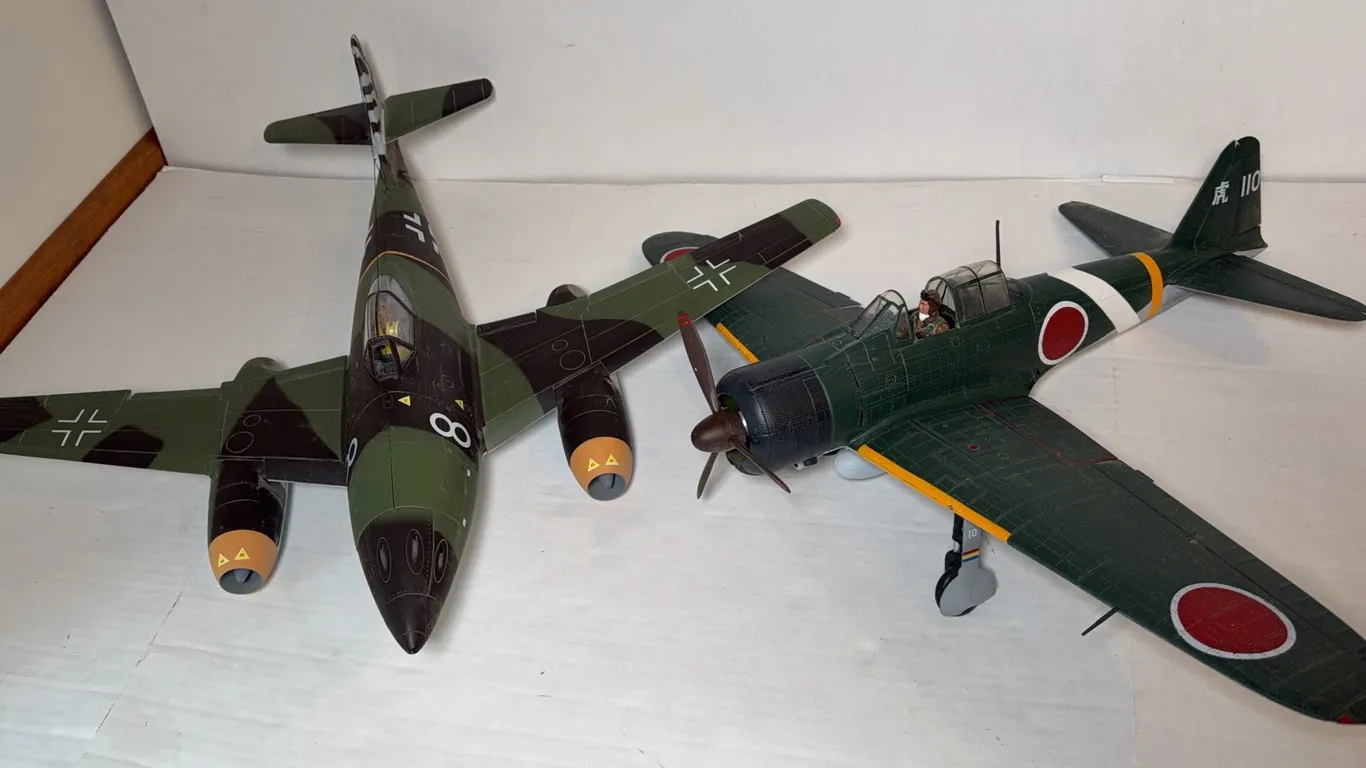 WWII German Me 262 & Japanese Ki-84 Hayate Military Aircraft Model