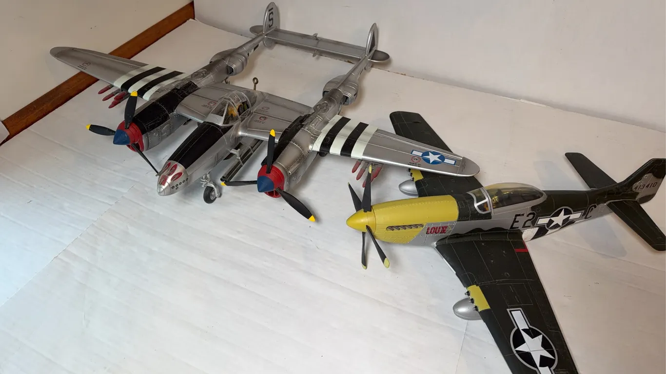 WWII U.S. P-38 Lightning & P-51 Mustang Large Military Aircraft Model