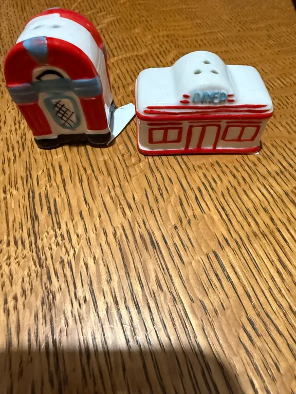 Salt & Pepper Juke Box & Diner Shaker Set