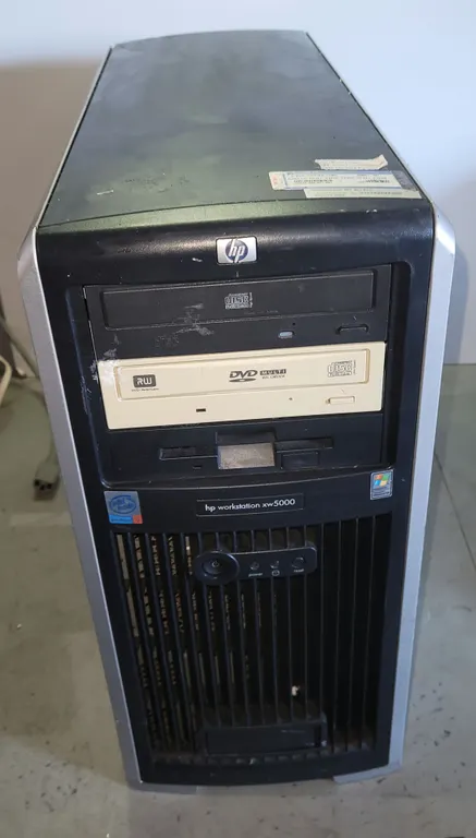 HP Workstation xw5000 Desktop Computer