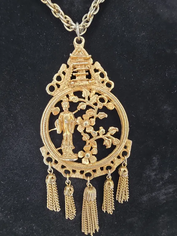 Vintage Gold Tone Asian Pagoda Tassel Pendant Necklace Chinoiserie Statement