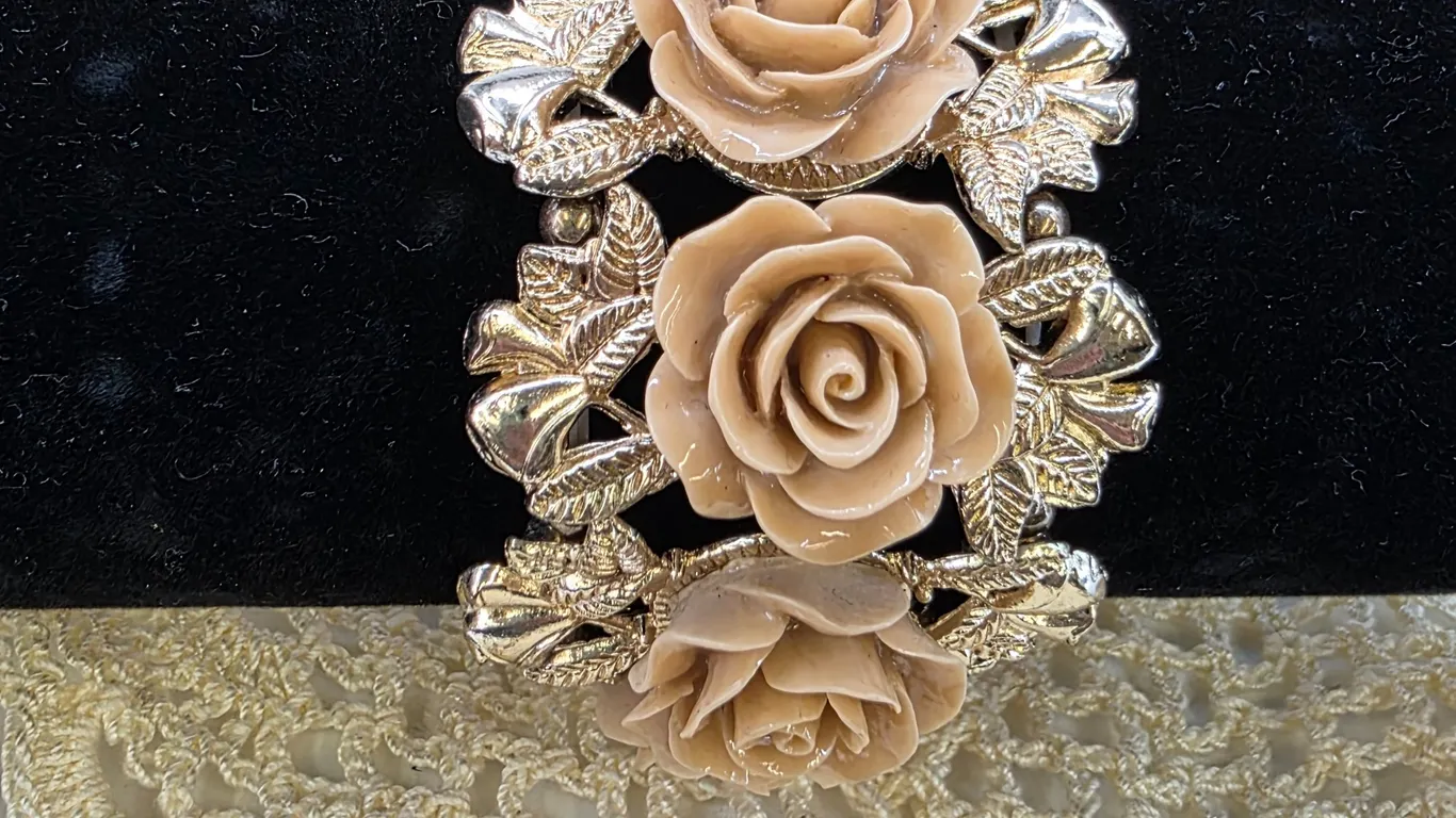 Large Vintage Statement Bracelet Dimensional Rose Flowers Gold Tone Stretch