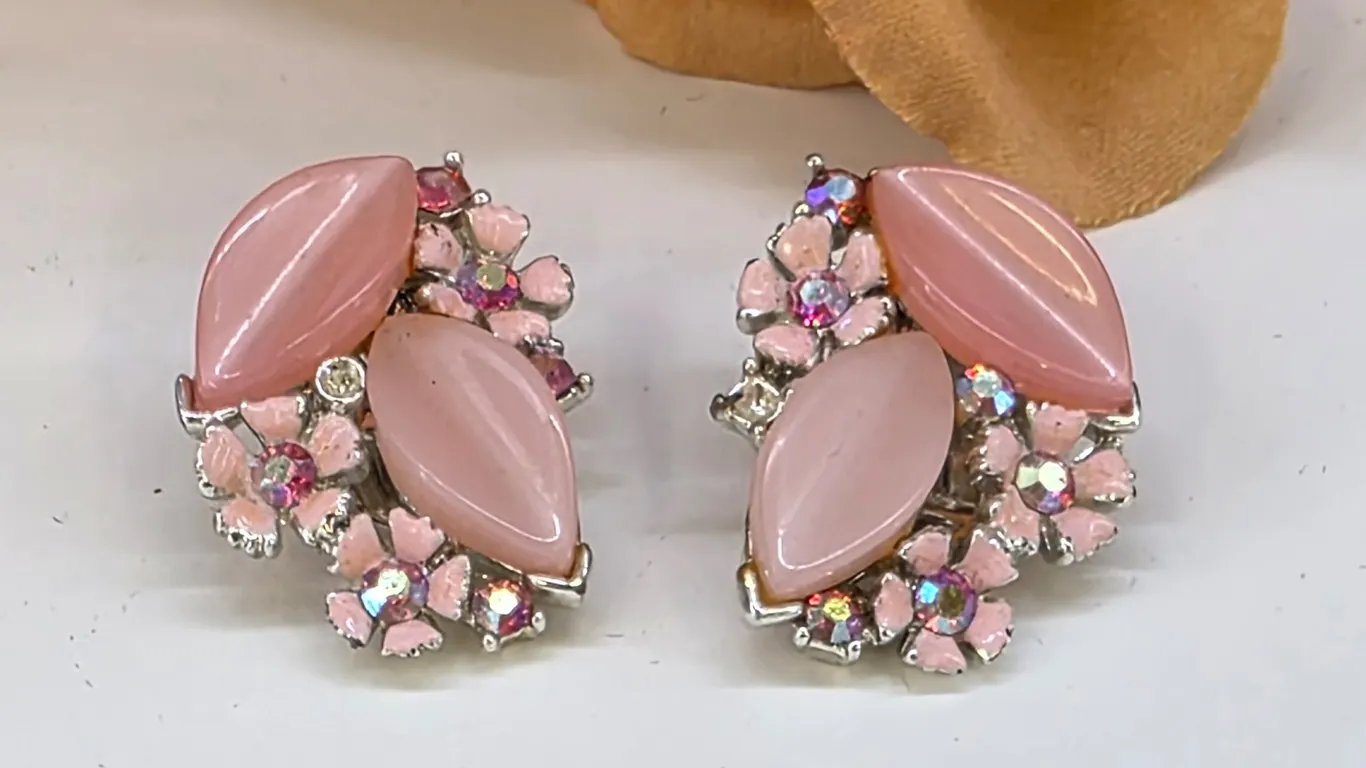 Vintage LISNER Pink Lucite & Rhinestone Floral Clip-On Earrings