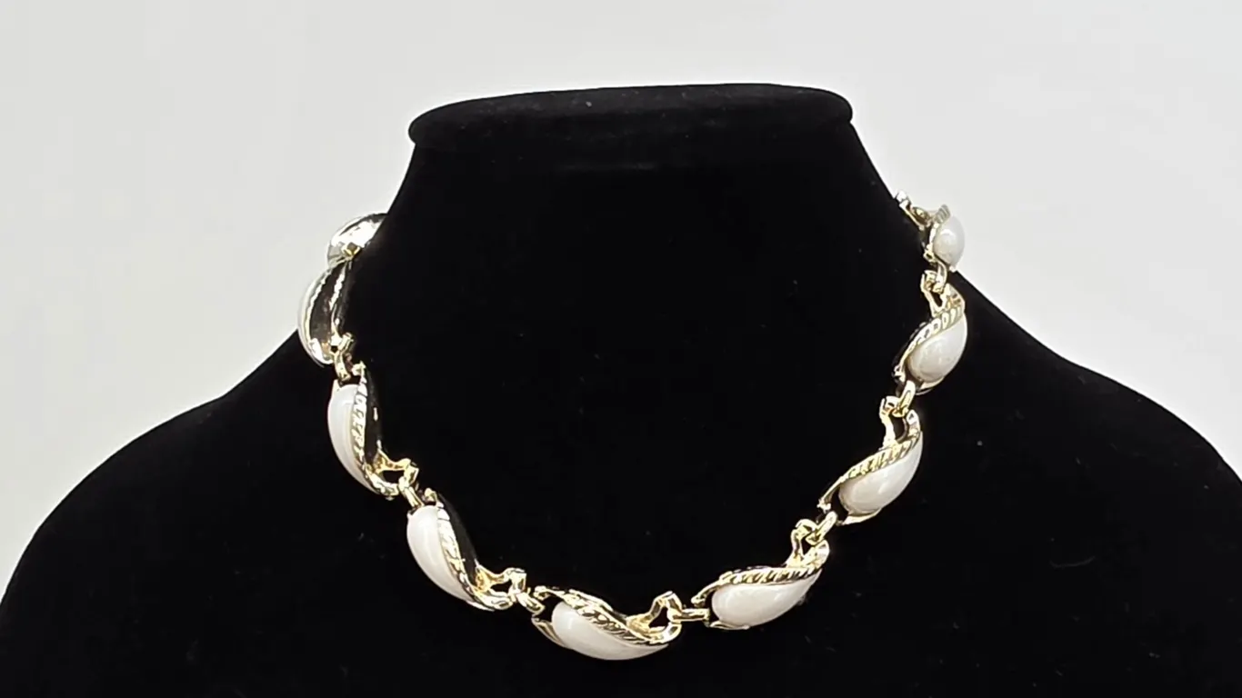 Beautiful Necklace White Stone with Silver Tone Metal