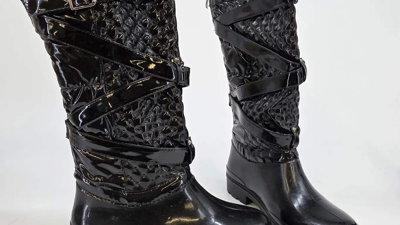 Sasha Black Quilted Patent Rain Boots Buckle Straps Size 5