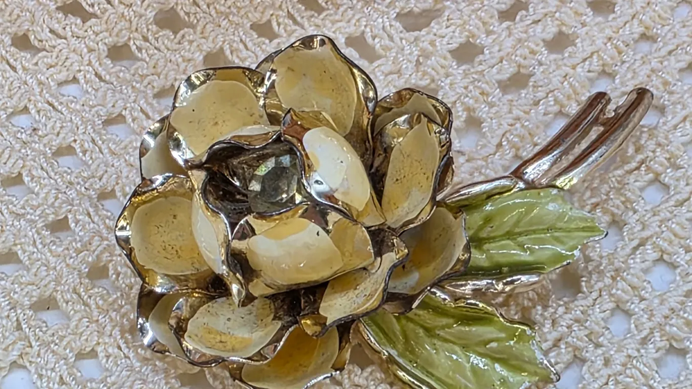 Beautiful Vintage Rose Brooch