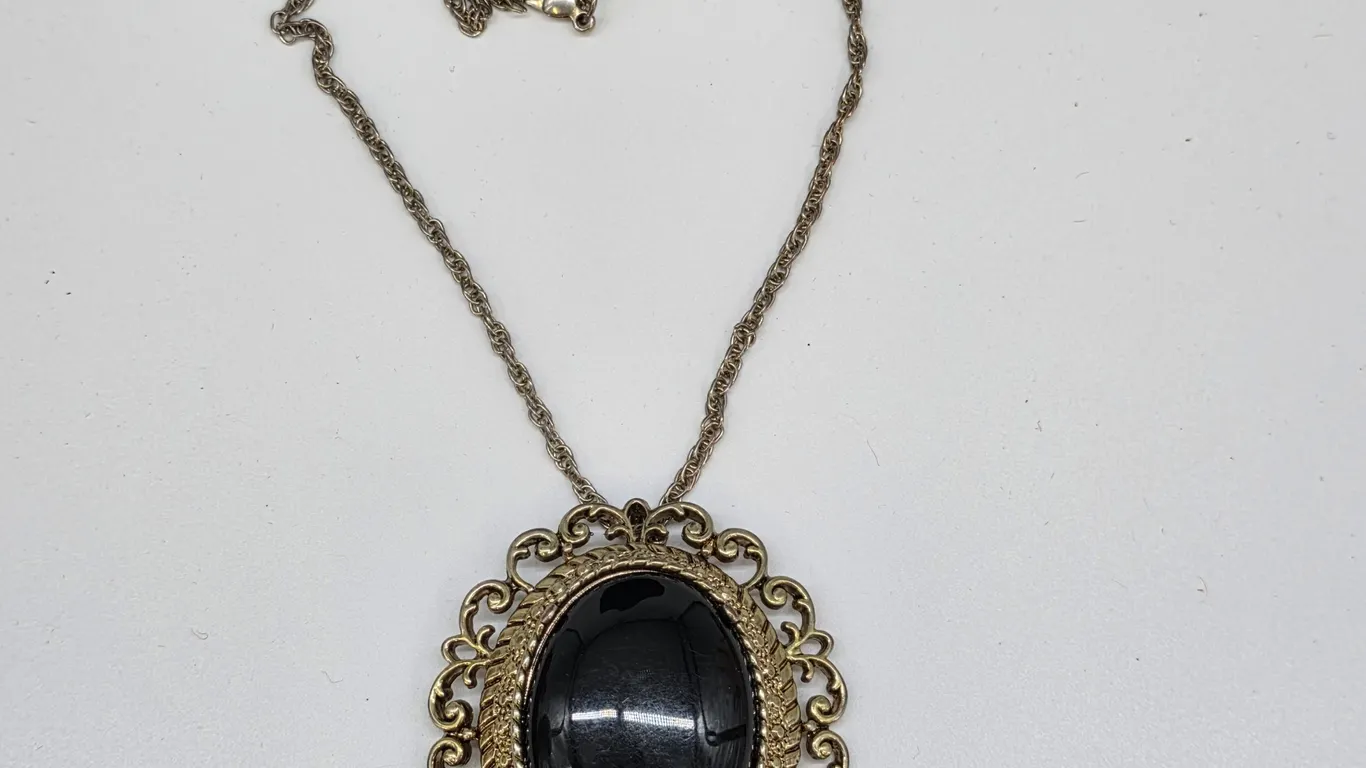 Vintage Ornate Black Cabochon Gold Tone Filigree Pendant Necklace Victorian