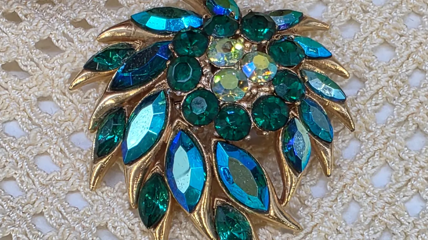 Beautiful Vintage Gold Tone Blue Jeweled Brooch
