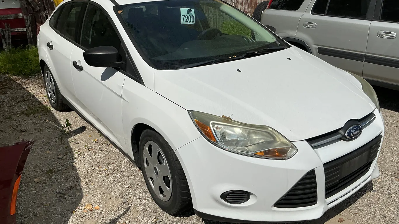2014 FORD FOCUS CAR VIN: 1FADP3E24EL150844