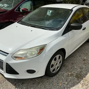 2014 FORD FOCUS CAR VIN: 1FADP3E24EL150844