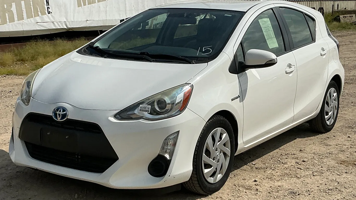 2015 TOYOTA PRIUS C VIN: JTDKDTB3XF1100664 FWD