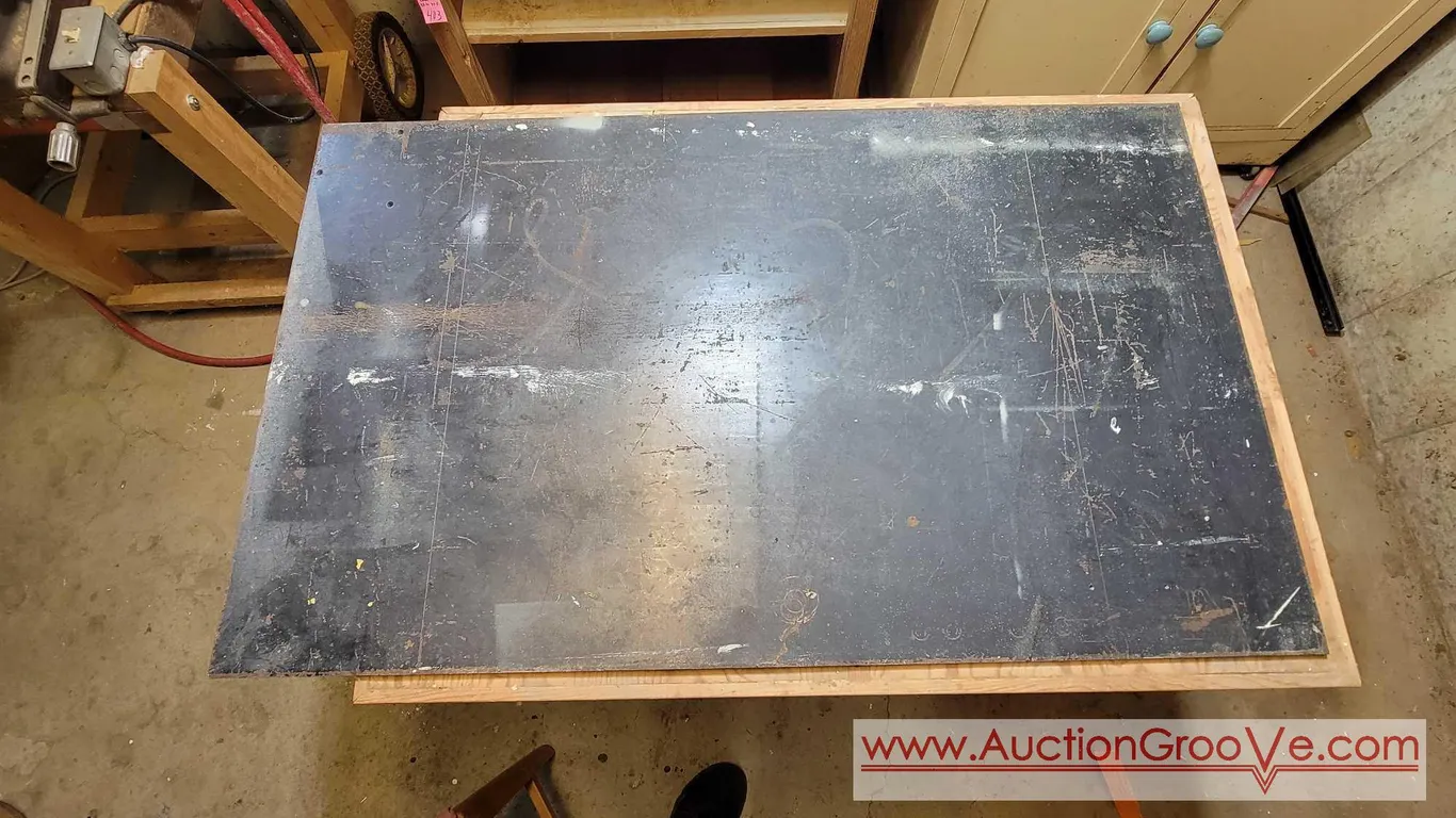 QUARTER INCH THICK STEEL 24 x 40". VERY HEAVY LOCATED IN BASEMENT BRING 2 STRONG PEOPLE HELP TO LOAD. WEAR GLOVES. We cannot assist. BN