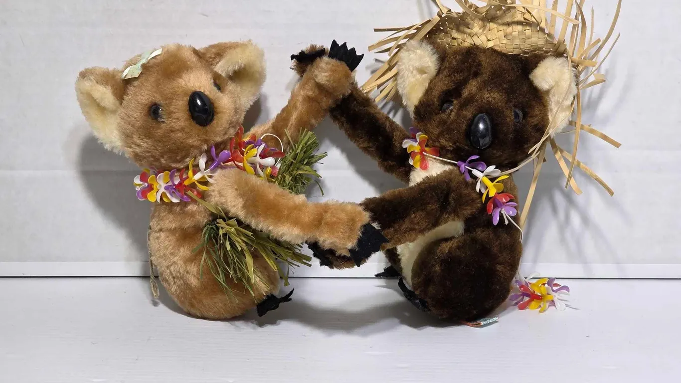 Vintage 1978 Dakin Hugging Koalas with Velcro Paws. Aloha Hawaiian Pets. Br1