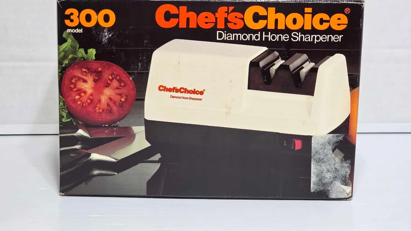 Chefs Choice Diamond Hone Electronic Sharpener. Model 300. Works. BR1