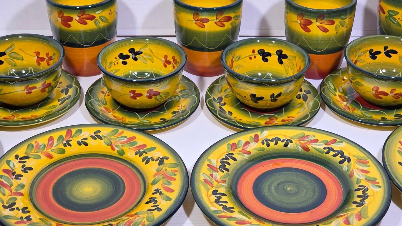 16 Piece Tabletop Gallery. La Province. Dish Set. K