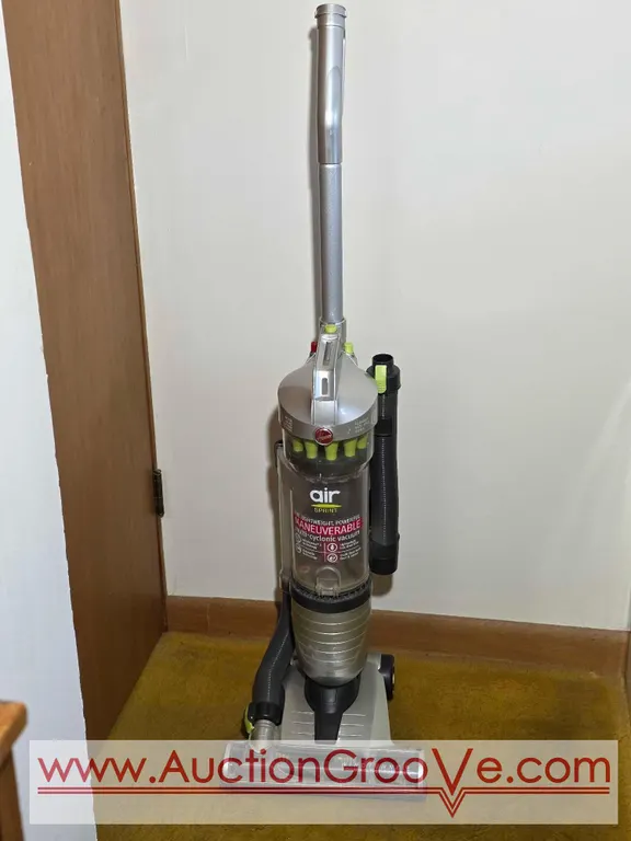 Hoover Air Sprint Vacuum Cleaner. Appears to work properly. BR3