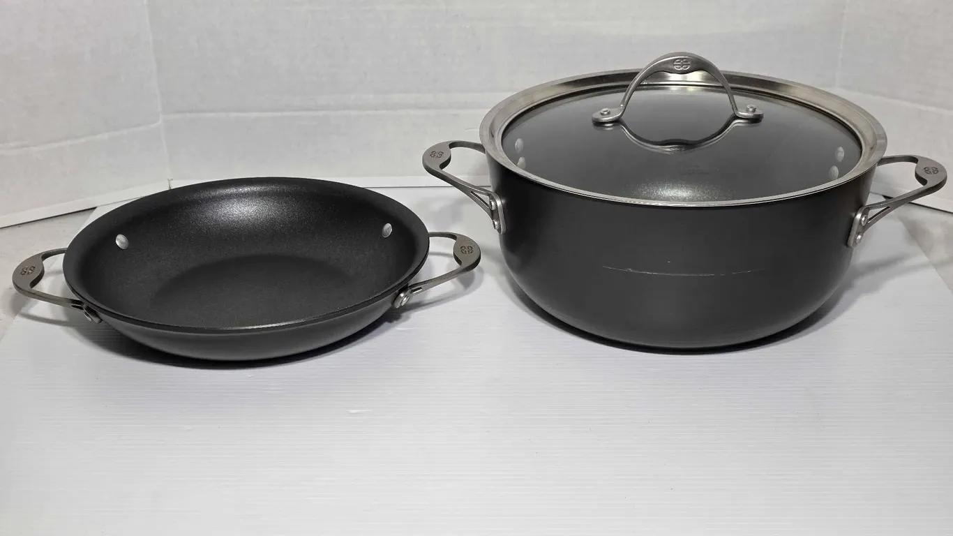 Calphalon Pans. 10" and 7qt 11" Pot with Lid. Found a lid that should fit the 10" pan. K
