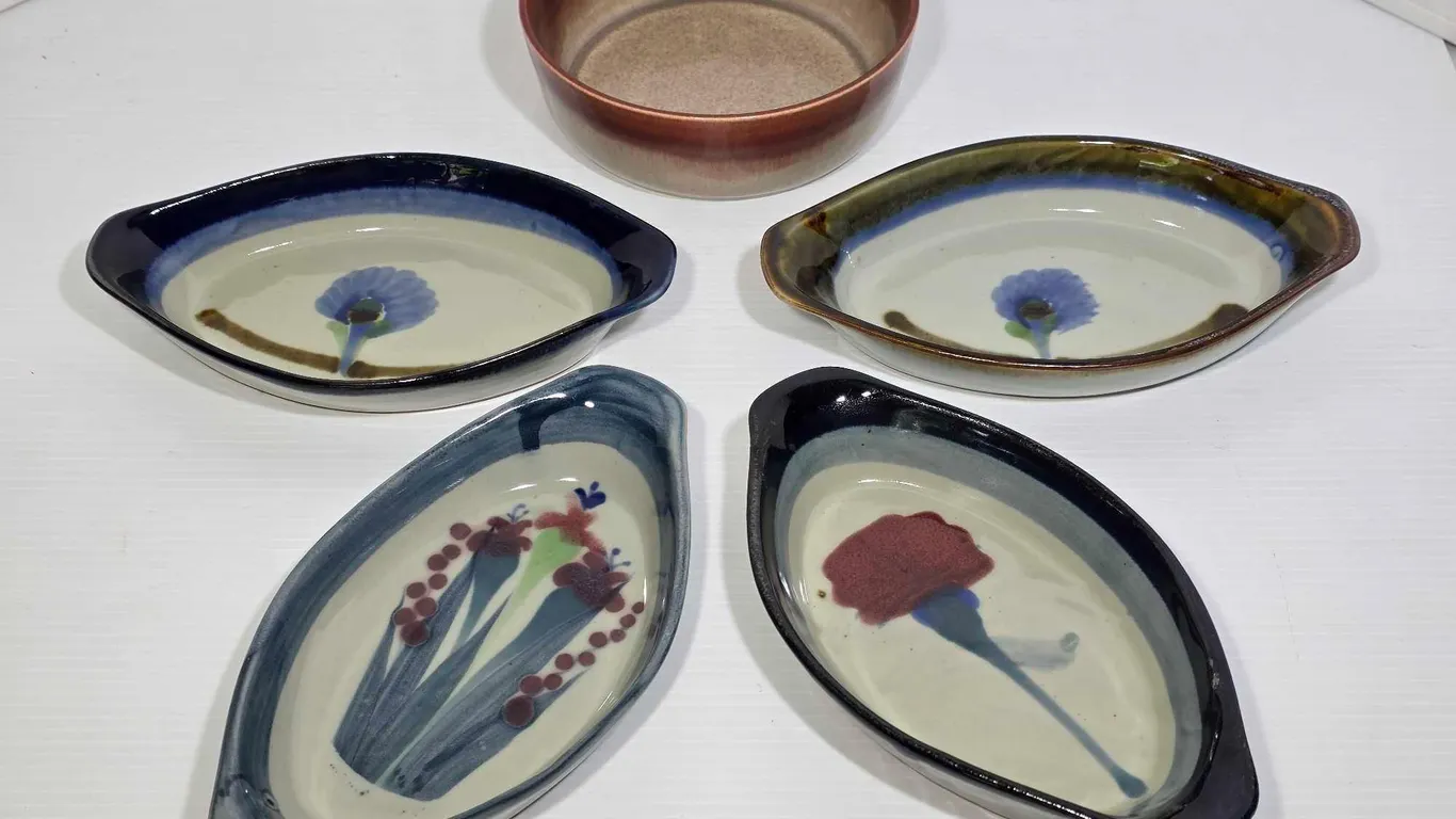 Pottery Dishes. K
