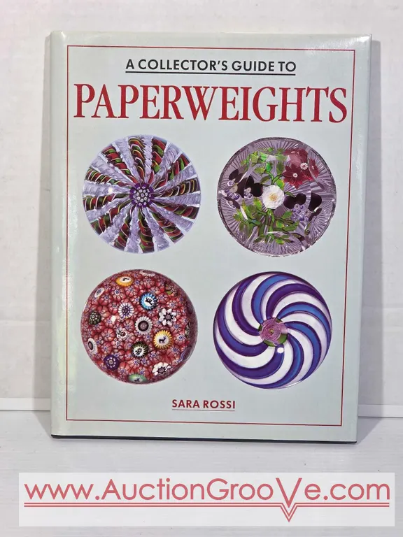 A Collectors Guide to Paperweights. Sara Rossi. Book. LR