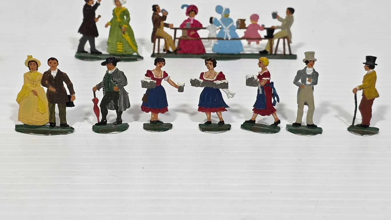 1" Metal Figurines. LR