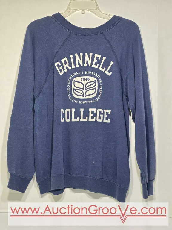 Vintage Grinnell College Size Medium Champion Sweatshirt. LR
