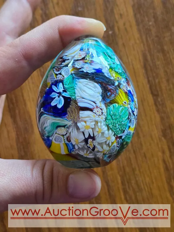 Murano Italy Art Glass Paperweight 2 x 2.5. LR