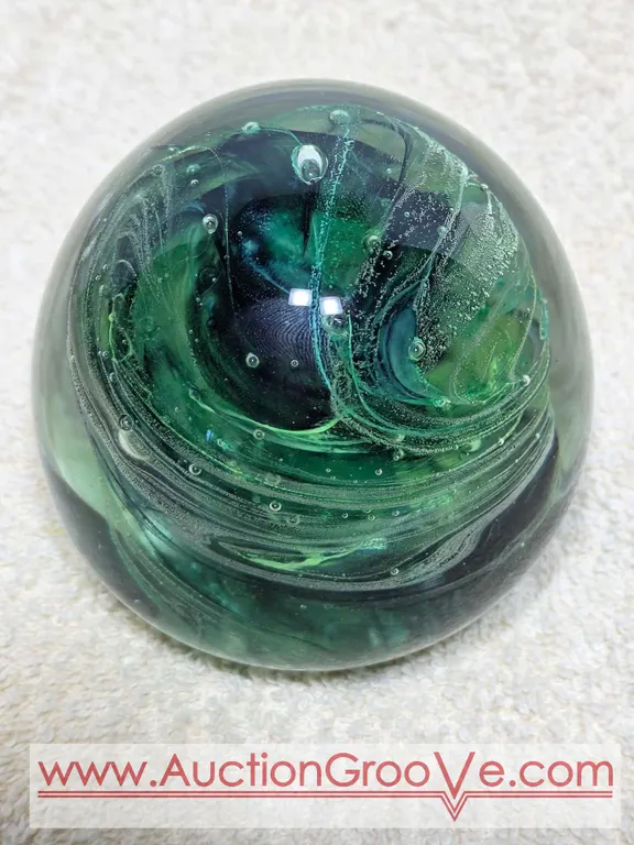 Vintage Kerry Glass 3" Paperweight. LR