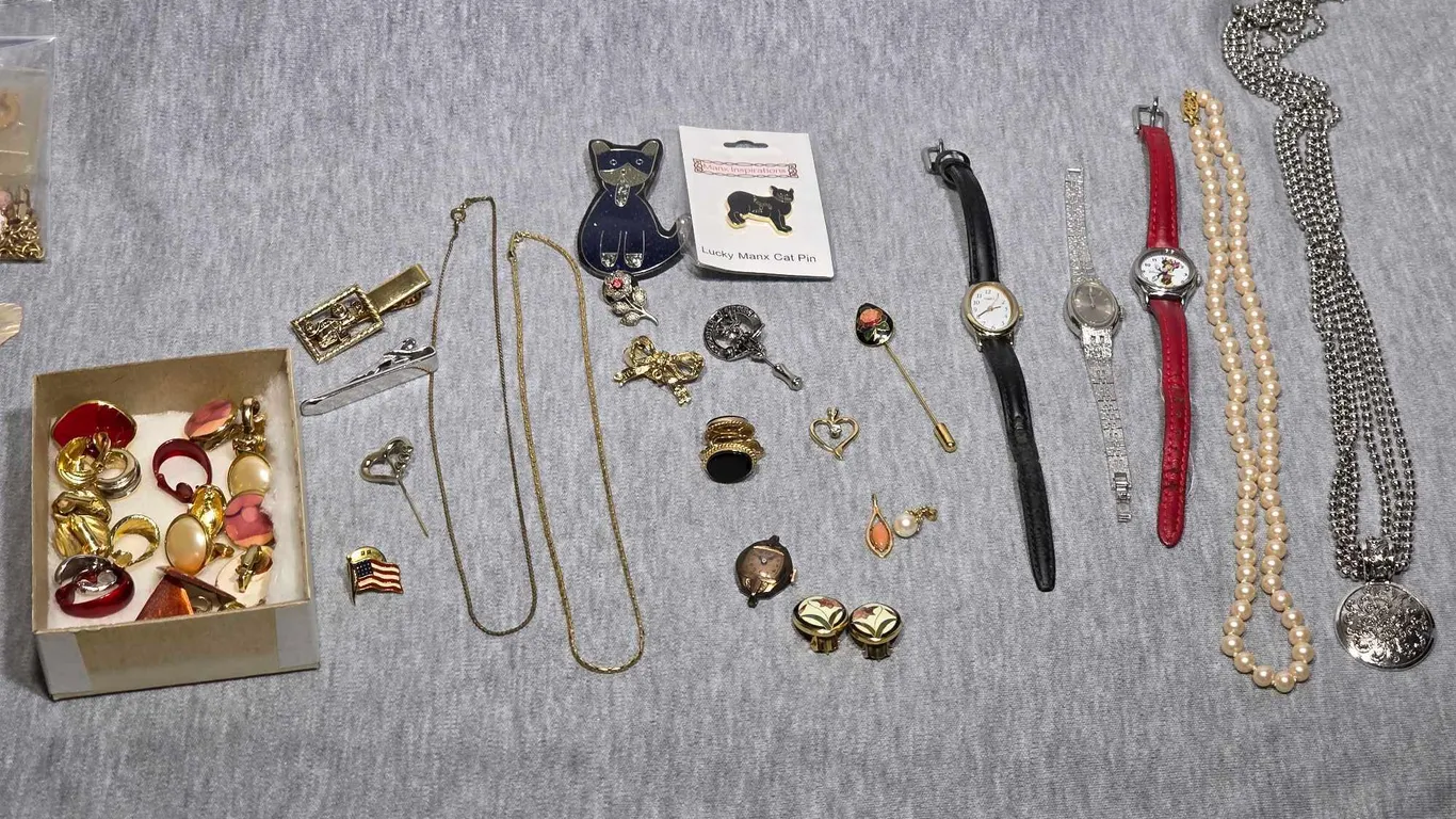 Miscellaneous Jewelry. BR2