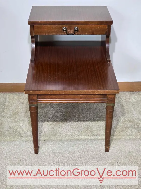 Barton Tables. End Table. 18 x 27 x 24. LR