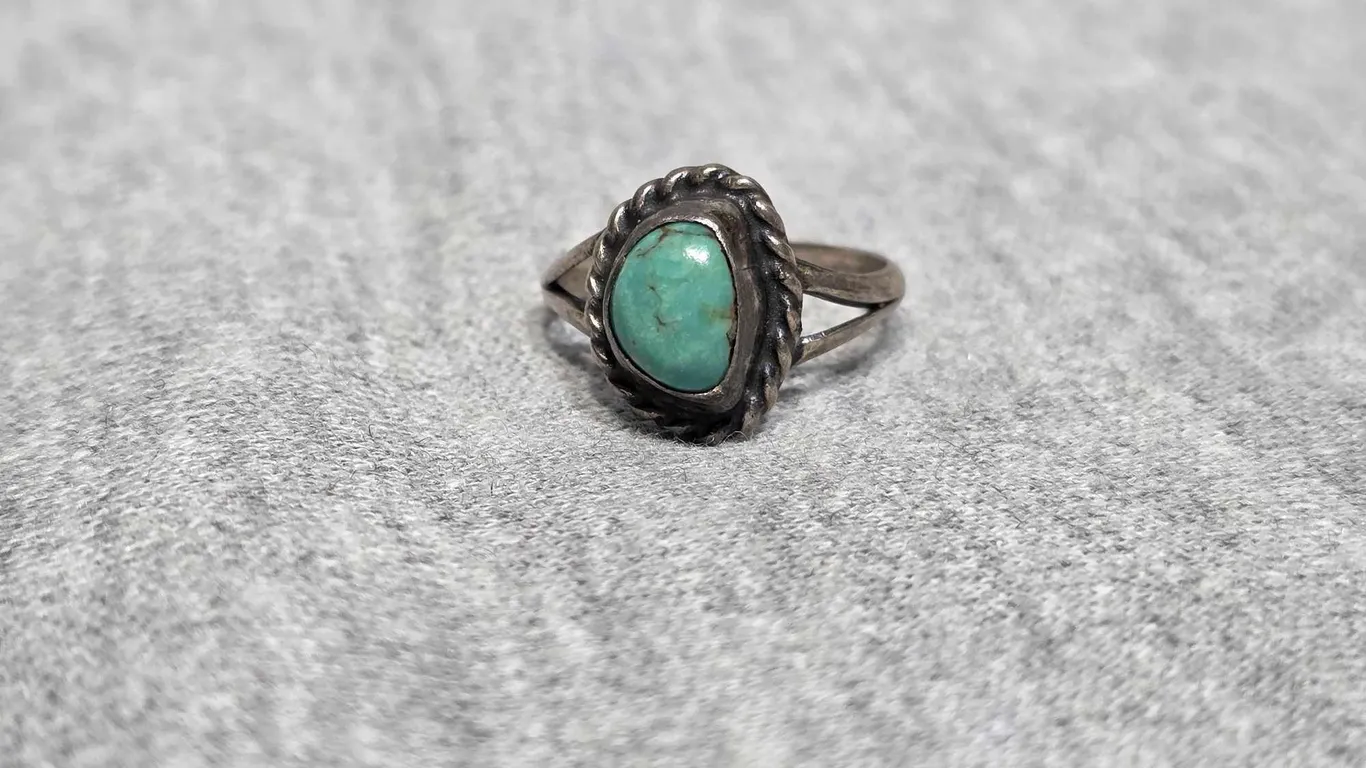 Native American? Ring. Unmarked. Size 5 3/4. JB