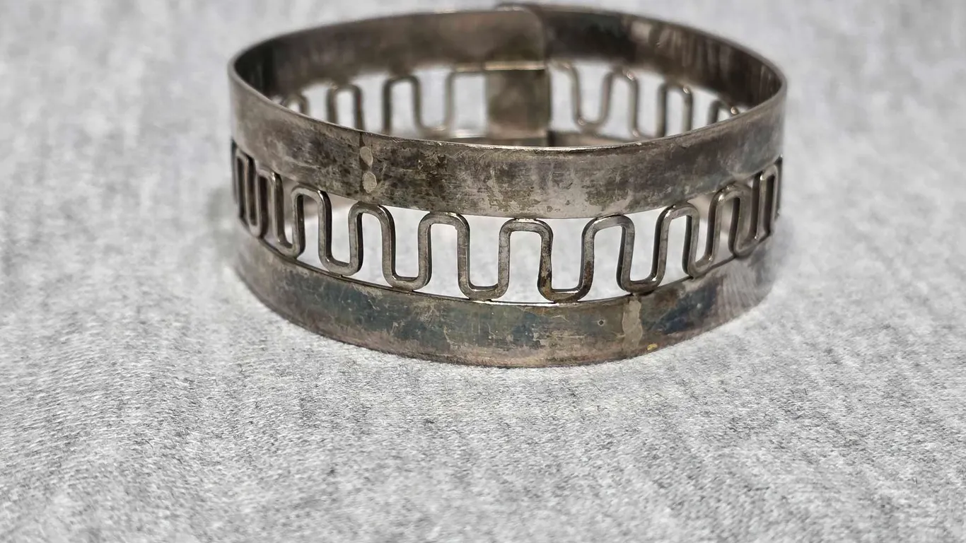 Native American? Bracelet Unmarked. 24g. JB