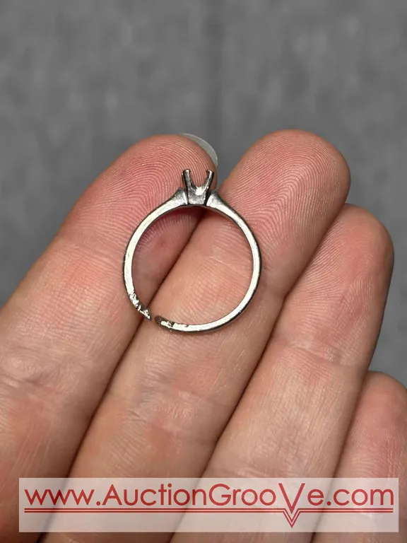 18K Gold. 2g. JB