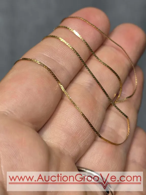 14K Gold 14" Chain. .7g. Has some kinks. JB